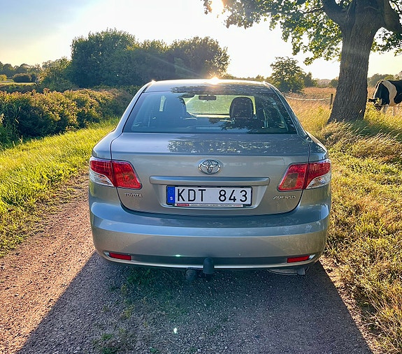 Toyota Avensis 4 of 5