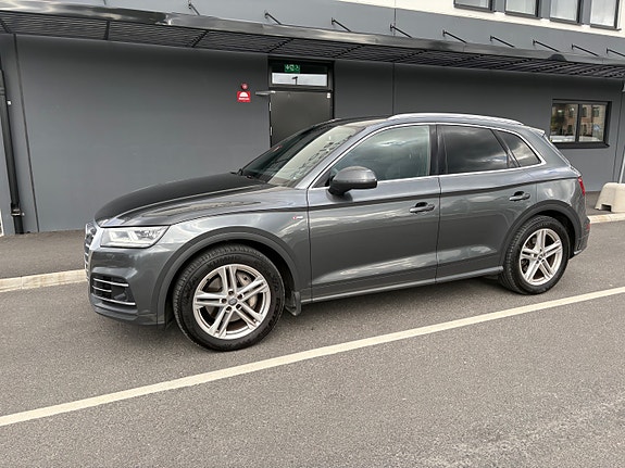 Audi Q5 2 of 7
