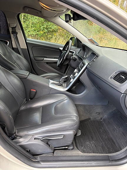 Volvo V60 10 of 13