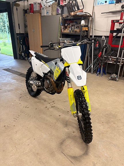 Husqvarna FC 350 2 of 5