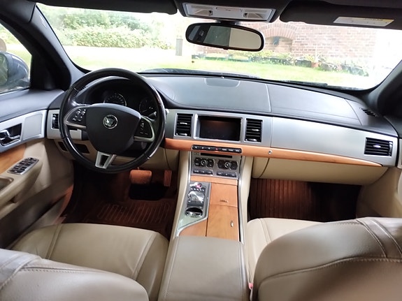 Jaguar XF 5 of 5