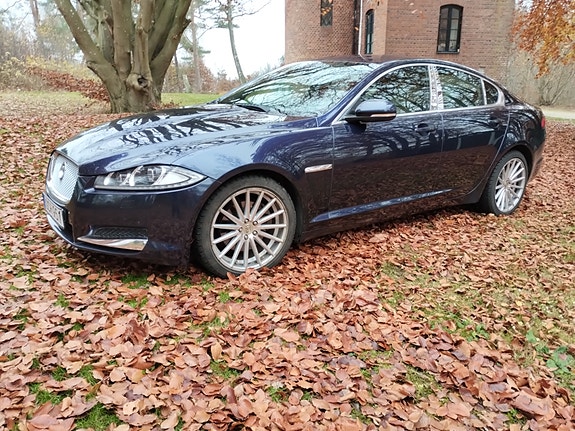 Jaguar XF 3 of 5