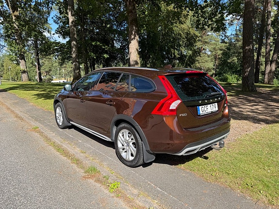 Volvo V60 Cross Country 5 of 13