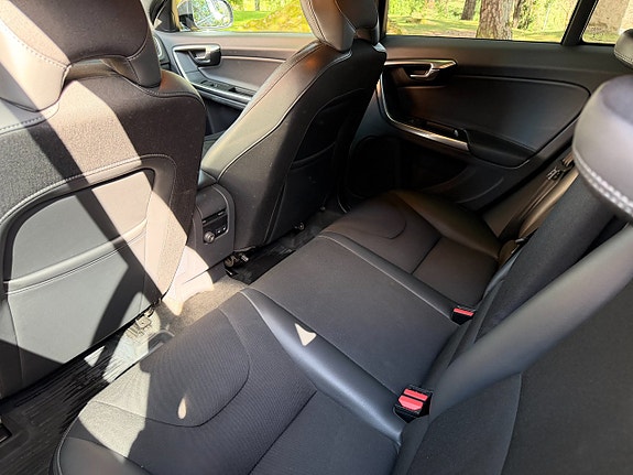 Volvo V60 Cross Country 9 of 13