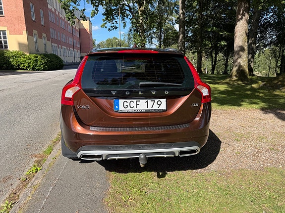 Volvo V60 Cross Country 6 of 13