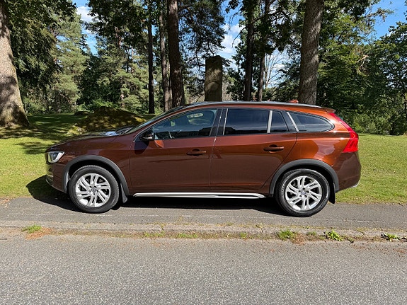 Volvo V60 Cross Country 4 of 13