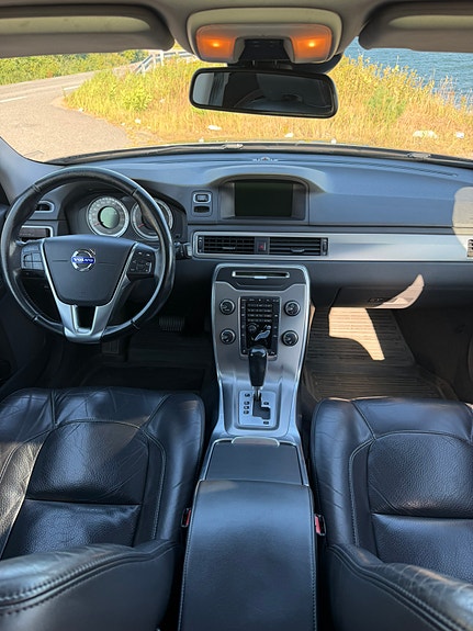 Volvo V70 3 of 11