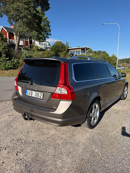 Volvo V70 2 of 11