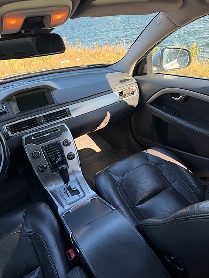 Volvo V70 4 of 11