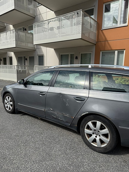 Volkswagen Passat 2 of 4