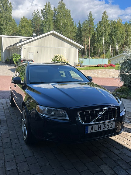 Volvo V70 2 of 29