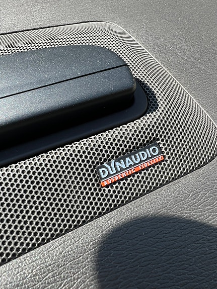 Volvo V70 11 of 29