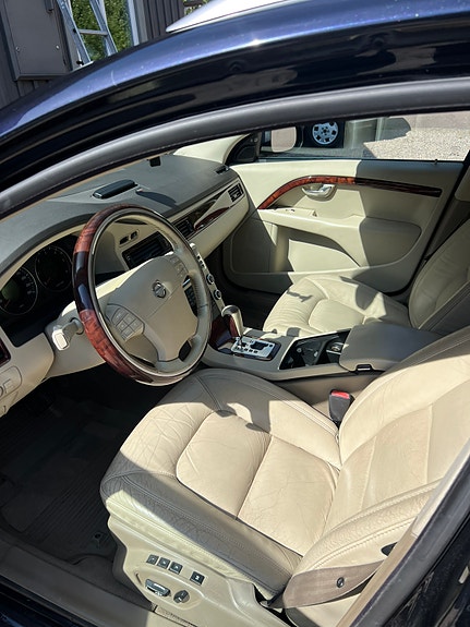 Volvo V70 7 of 29