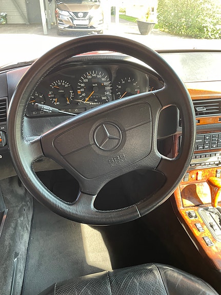 Mercedes-Benz 500 SL 5 of 6