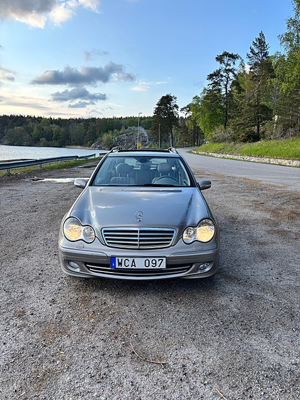 Mercedes-Benz C180 3 of 10