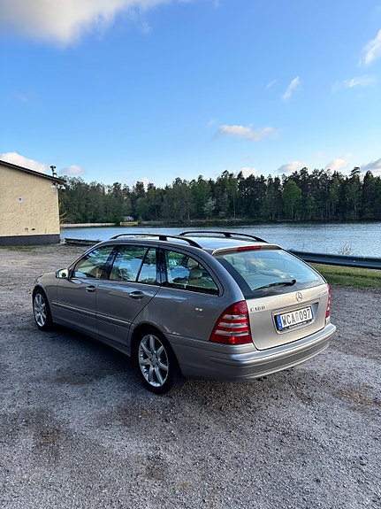 Mercedes-Benz C180 4 of 10