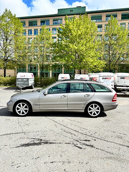 Mercedes-Benz C180 8 of 10