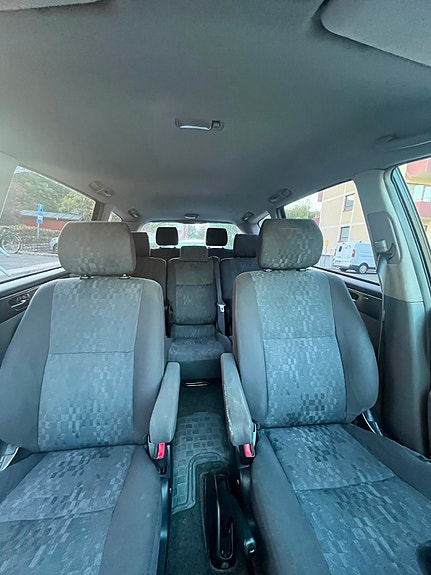 Toyota Avensis Verso 11 of 20