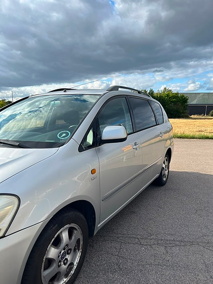 Toyota Avensis Verso 5 of 20