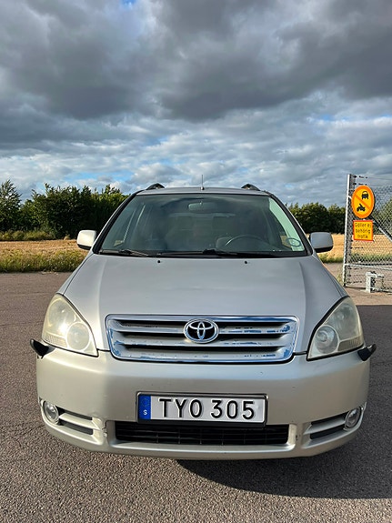 Toyota Avensis Verso 3 of 20