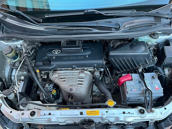Toyota Avensis Verso 18 of 20