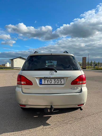 Toyota Avensis Verso 4 of 20