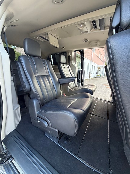 Lancia Voyager 9 of 16