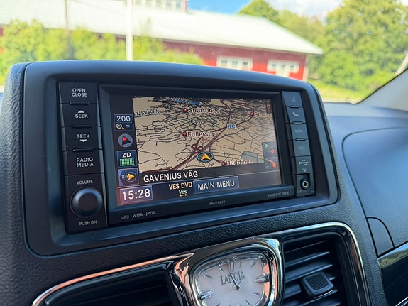 Lancia Voyager 14 of 16