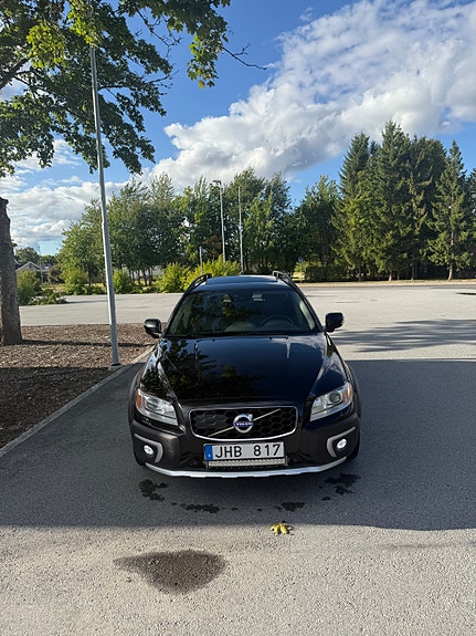 Volvo XC70 2 of 9