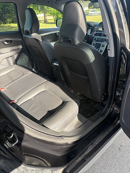 Volvo XC70 7 of 9