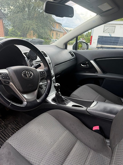Toyota Avensis 5 of 5