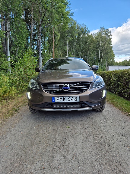 Volvo XC60 2 of 13