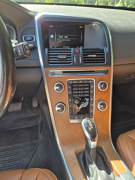 Volvo XC60 8 of 13
