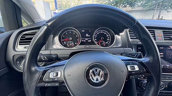 Volkswagen Golf VII 8 of 9