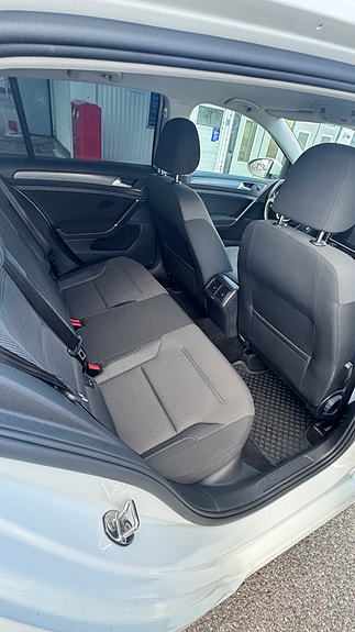 Volkswagen Golf VII 5 of 9