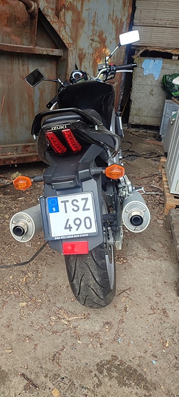 Suzuki SV1000 4 of 6
