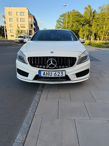 Mercedes-Benz A220 2 of 6
