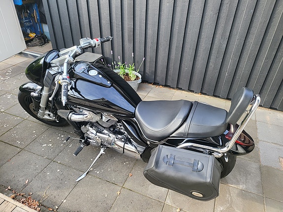 Suzuki VZR1800 Intruder 4 of 7