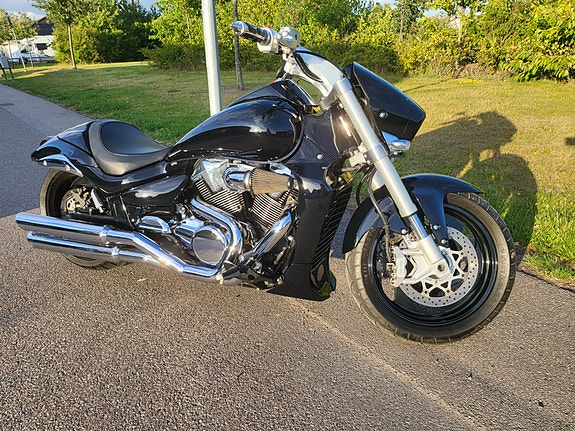 Suzuki VZR1800 Intruder 2 of 7
