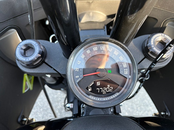 Harley-Davidson LOW RIDER ST 8 of 8