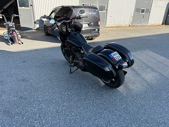 Harley-Davidson LOW RIDER ST 5 of 8