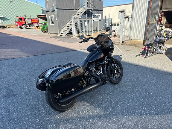 Harley-Davidson LOW RIDER ST 3 of 8