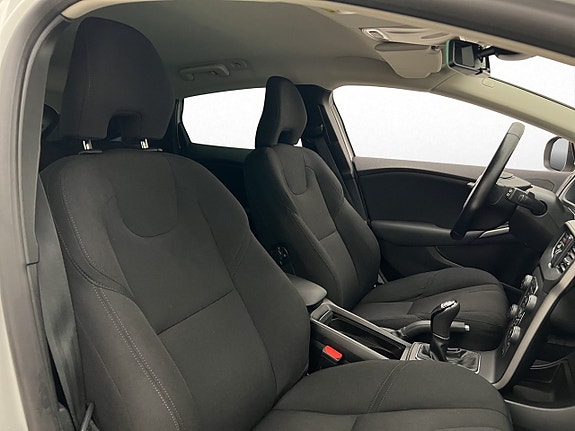 Volvo V40 19 of 25
