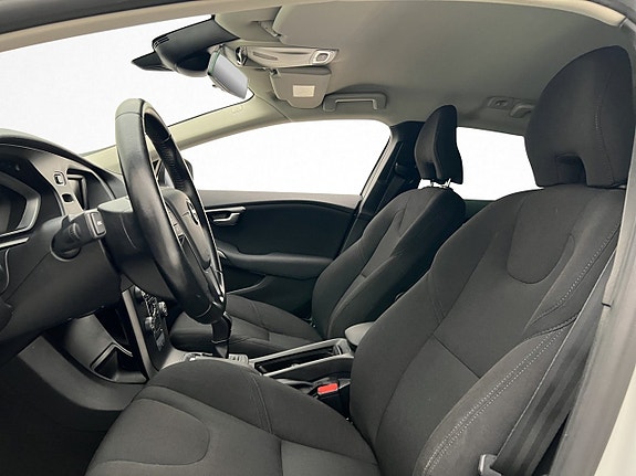 Volvo V40 12 of 25
