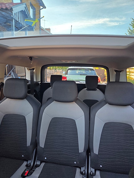 Citroen Grand C4 Picasso 10 of 12