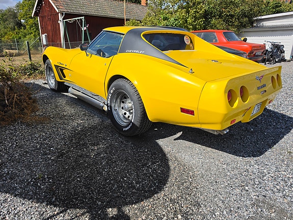 Chevrolet Corvette 2 of 3