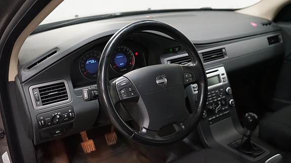 Volvo V70 11 of 15