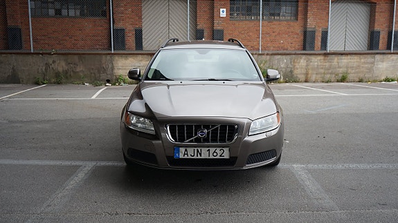 Volvo V70 3 of 15