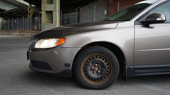 Volvo V70 2 of 15