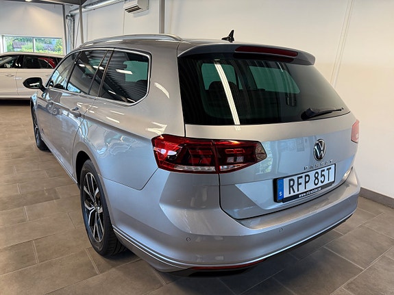 Volkswagen Passat 4 of 12